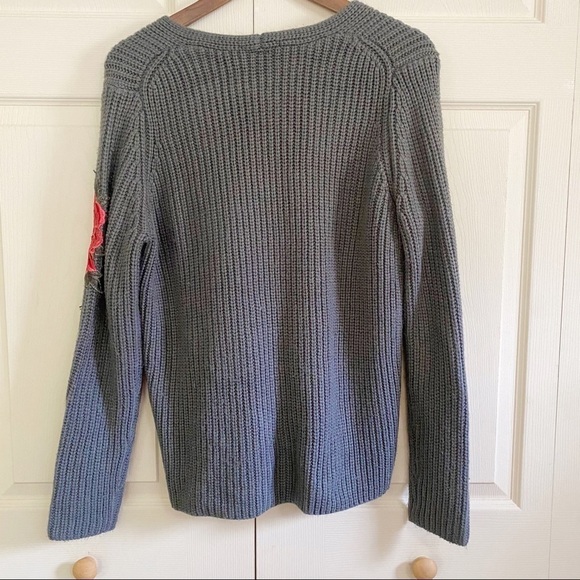 Studio Works Gray Chunky Knit Ribbed Floral Patch Knit Long Sleeve Sweater - Picture 4 of 5